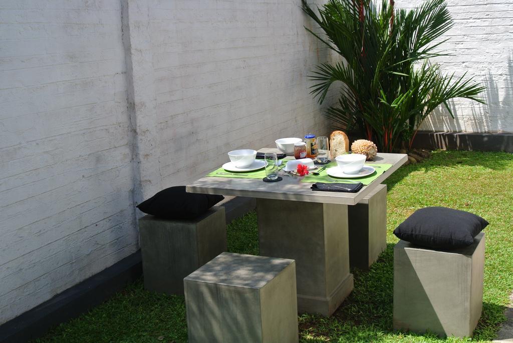 "27" Spathodea- Oasis In The City Colombo Camera foto